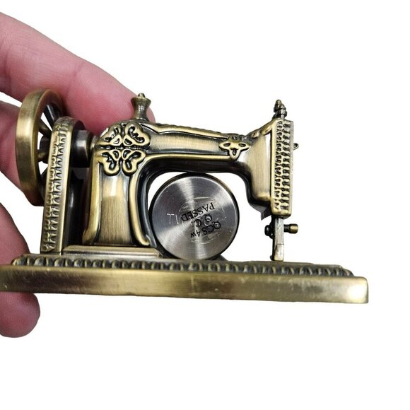 Vintage Brass Sewing‎ Machine Mini Clock Quartz Movement Not Tested Need Battery - Picture 4 of 10